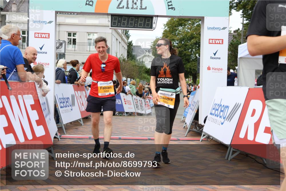 31.08.2025 - 21. Blankeneser Heldenlauf Strokosch-Dieckow http://msf.ph/oto/8699793 31.08.2025 12:54:58 Ziel 5203, 5204, 5534 meine-sportfotos.de