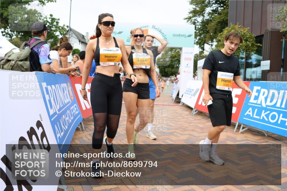 31.08.2025 - 21. Blankeneser Heldenlauf Strokosch-Dieckow http://msf.ph/oto/8699794 31.08.2025 12:41:47 Ziel 5395, 5807, 5806, 5407, 5339, 5114, 5565, 4410 meine-sportfotos.de