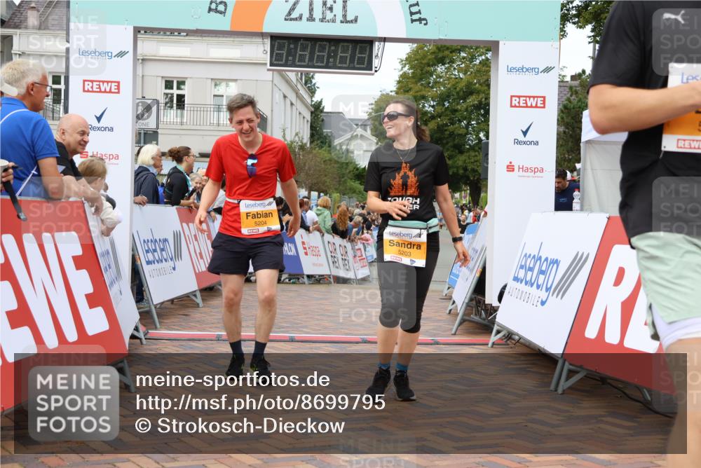 31.08.2025 - 21. Blankeneser Heldenlauf Strokosch-Dieckow http://msf.ph/oto/8699795 31.08.2025 12:54:58 Ziel 5203, 5204, 5534 meine-sportfotos.de