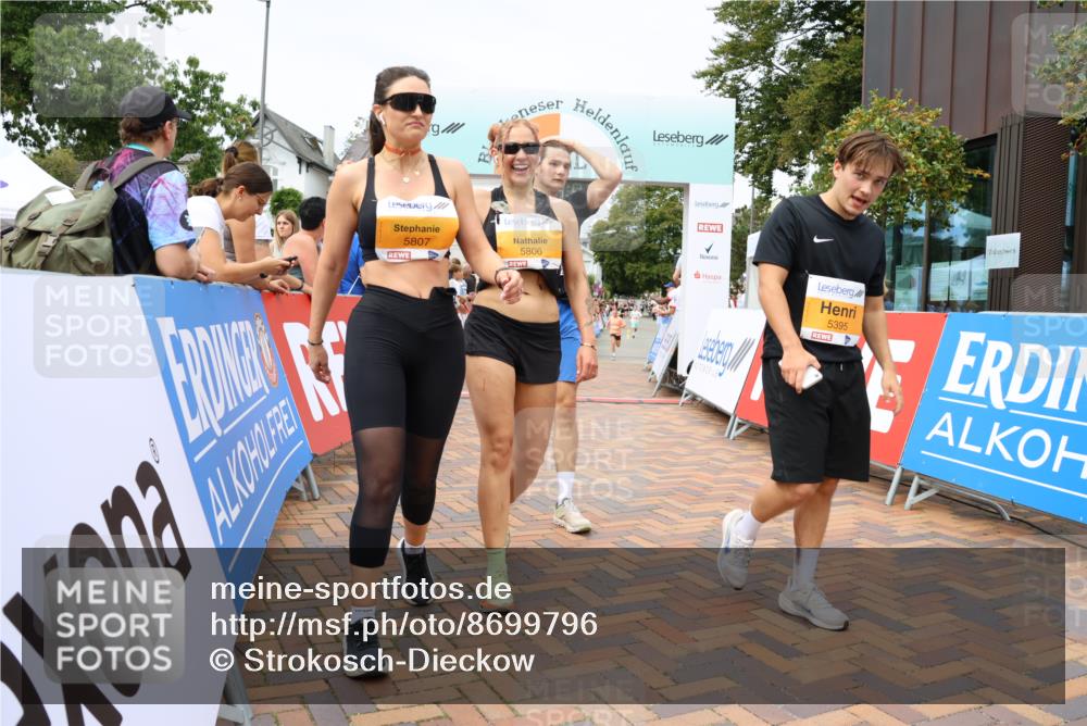 31.08.2025 - 21. Blankeneser Heldenlauf Strokosch-Dieckow http://msf.ph/oto/8699796 31.08.2025 12:41:47 Ziel 5395, 5807, 5806, 5407, 5339, 5114, 5565, 4410 meine-sportfotos.de