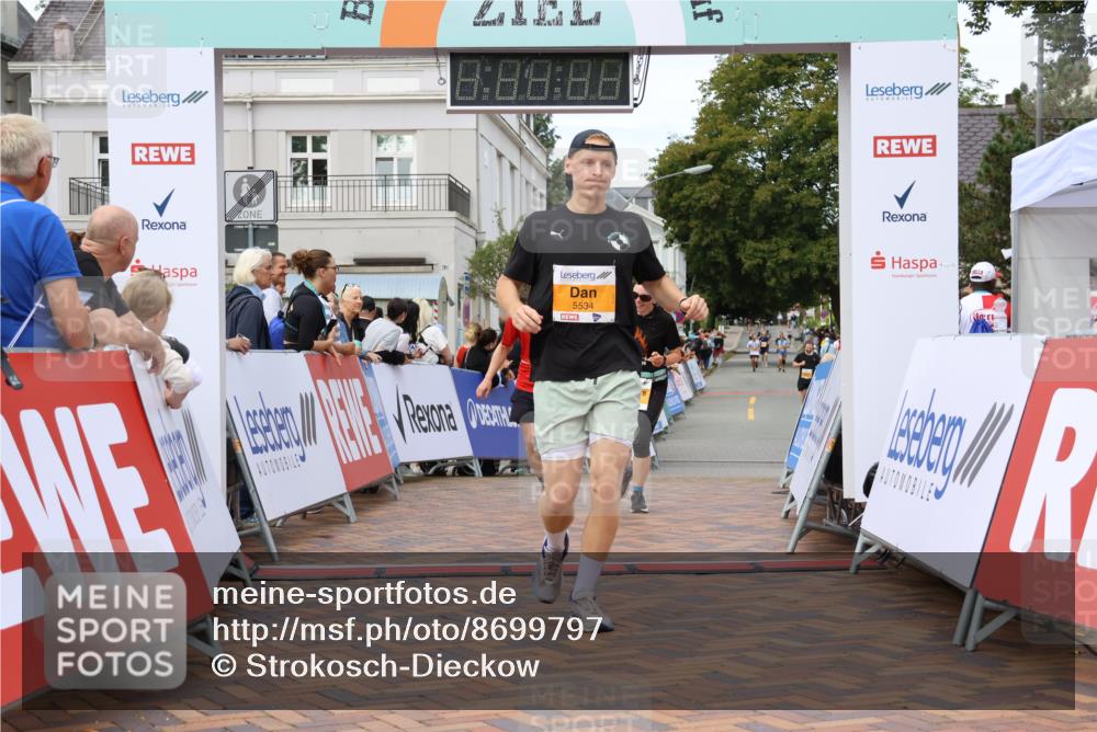 31.08.2025 - 21. Blankeneser Heldenlauf Strokosch-Dieckow http://msf.ph/oto/8699797 31.08.2025 12:54:55 Ziel 5342, 5203, 5204, 5534 meine-sportfotos.de
