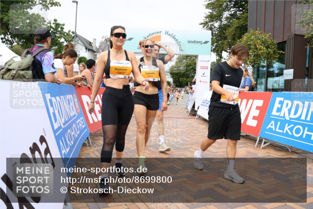 31.08.2025 - 21. Blankeneser Heldenlauf Strokosch-Dieckow http://msf.ph/oto/8699800 31.08.2025 12:41:47 Ziel 5395, 5807, 5806, 5407, 5339, 5114, 5565, 4410 meine-sportfotos.de