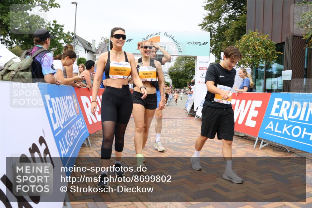 31.08.2025 - 21. Blankeneser Heldenlauf Strokosch-Dieckow http://msf.ph/oto/8699802 31.08.2025 12:41:47 Ziel 5395, 5807, 5806, 5407, 5339, 5114, 5565, 4410 meine-sportfotos.de