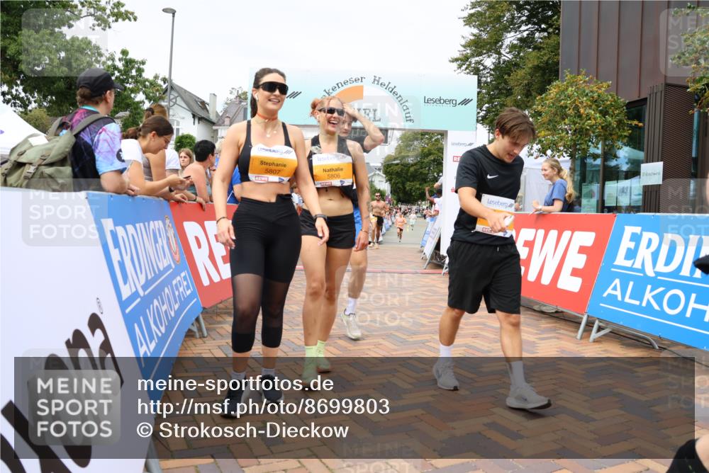 31.08.2025 - 21. Blankeneser Heldenlauf Strokosch-Dieckow http://msf.ph/oto/8699803 31.08.2025 12:41:47 Ziel 5395, 5807, 5806, 5407, 5339, 5114, 5565, 4410 meine-sportfotos.de