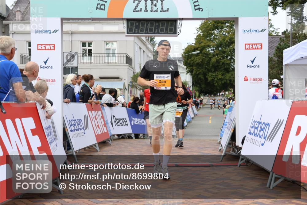 31.08.2025 - 21. Blankeneser Heldenlauf Strokosch-Dieckow http://msf.ph/oto/8699804 31.08.2025 12:54:55 Ziel 5342, 5203, 5204, 5534 meine-sportfotos.de