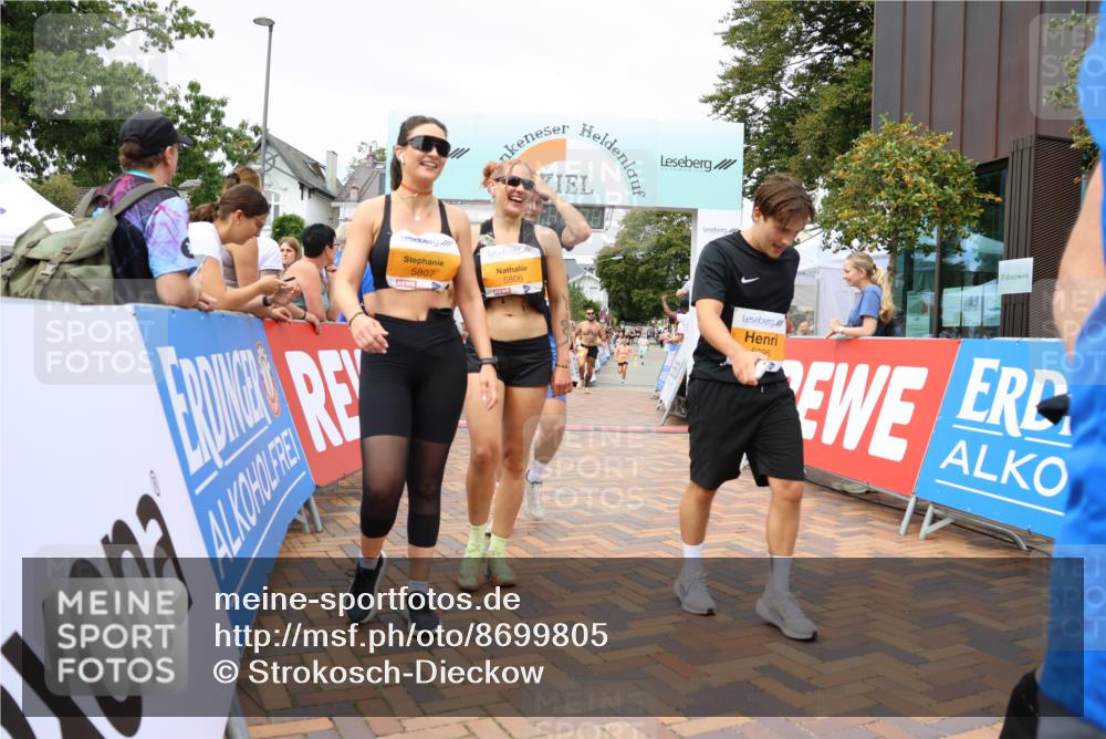 31.08.2025 - 21. Blankeneser Heldenlauf Strokosch-Dieckow http://msf.ph/oto/8699805 31.08.2025 12:41:47 Ziel 5395, 5807, 5806, 5407, 5339, 5114, 5565, 4410 meine-sportfotos.de