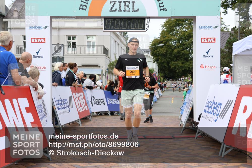 31.08.2025 - 21. Blankeneser Heldenlauf Strokosch-Dieckow http://msf.ph/oto/8699806 31.08.2025 12:54:55 Ziel 5342, 5203, 5204, 5534 meine-sportfotos.de