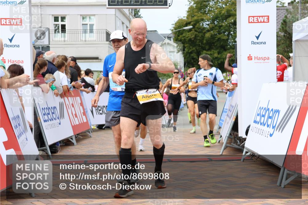 31.08.2025 - 21. Blankeneser Heldenlauf Strokosch-Dieckow http://msf.ph/oto/8699808 31.08.2025 12:41:42 Ziel 5512, 5395, 5807, 5806, 5339, 5565, 4410, 4238 meine-sportfotos.de