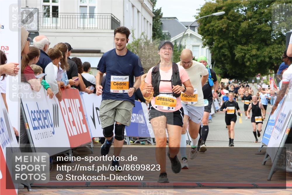 31.08.2025 - 21. Blankeneser Heldenlauf Strokosch-Dieckow http://msf.ph/oto/8699823 31.08.2025 12:41:31 Ziel 5434, 5704, 5810, 5331, 5829, 4238 meine-sportfotos.de