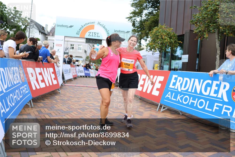 31.08.2025 - 21. Blankeneser Heldenlauf Strokosch-Dieckow http://msf.ph/oto/8699834 31.08.2025 12:54:42 Ziel 5696, 5695 meine-sportfotos.de