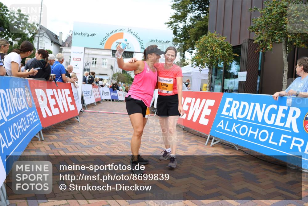 31.08.2025 - 21. Blankeneser Heldenlauf Strokosch-Dieckow http://msf.ph/oto/8699839 31.08.2025 12:54:42 Ziel 5696, 5695 meine-sportfotos.de