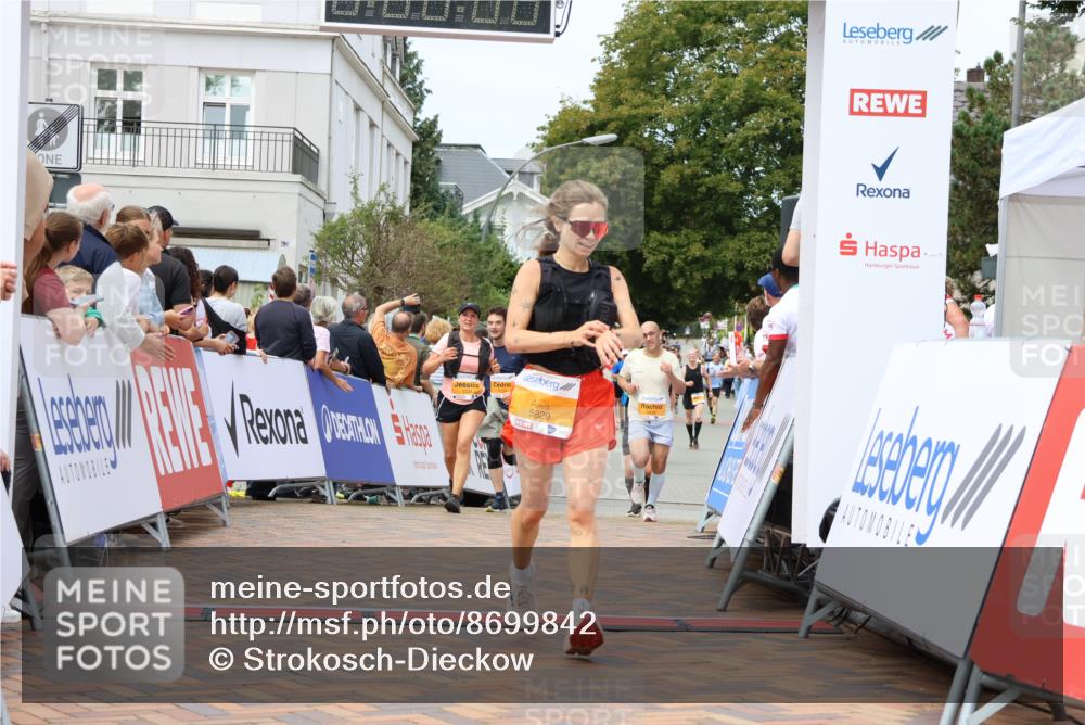 31.08.2025 - 21. Blankeneser Heldenlauf Strokosch-Dieckow http://msf.ph/oto/8699842 31.08.2025 12:41:28 Ziel 5704, 5810, 5331, 5829 meine-sportfotos.de