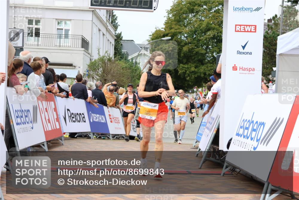 31.08.2025 - 21. Blankeneser Heldenlauf Strokosch-Dieckow http://msf.ph/oto/8699843 31.08.2025 12:41:28 Ziel 5704, 5810, 5331, 5829 meine-sportfotos.de