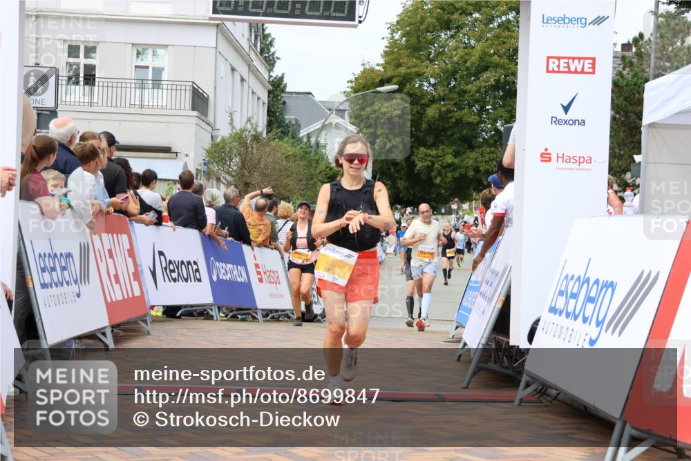 31.08.2025 - 21. Blankeneser Heldenlauf Strokosch-Dieckow http://msf.ph/oto/8699847 31.08.2025 12:41:28 Ziel 5704, 5810, 5331, 5829 meine-sportfotos.de