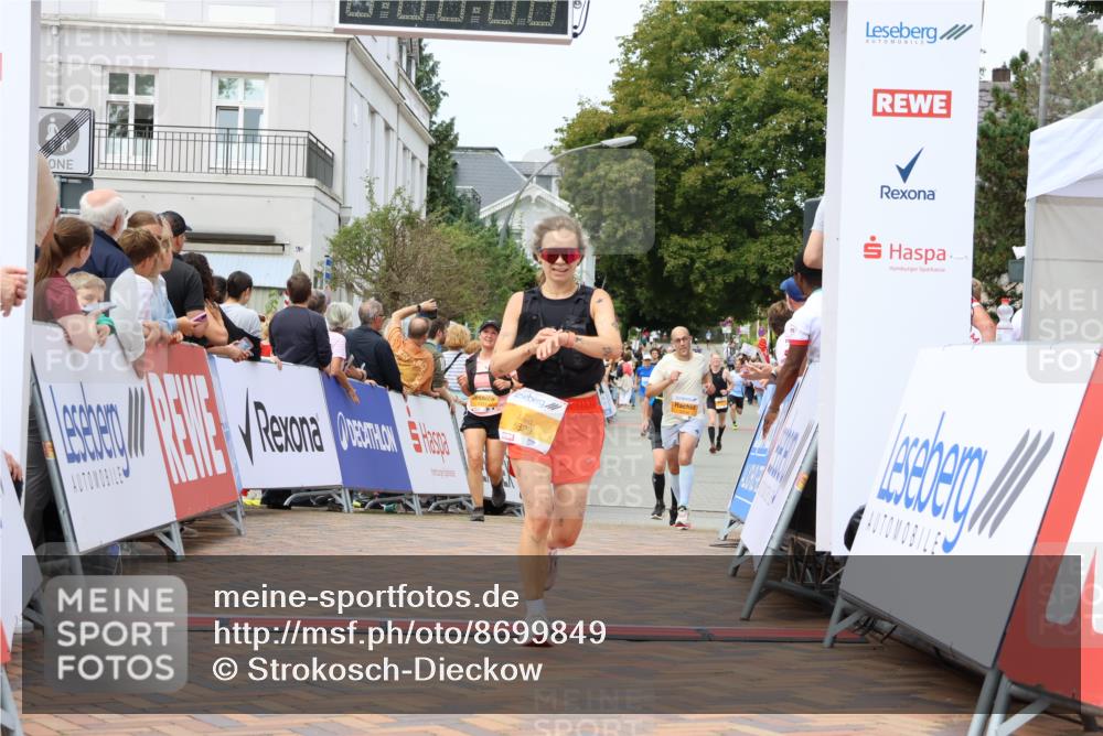 31.08.2025 - 21. Blankeneser Heldenlauf Strokosch-Dieckow http://msf.ph/oto/8699849 31.08.2025 12:41:28 Ziel 5704, 5810, 5331, 5829 meine-sportfotos.de