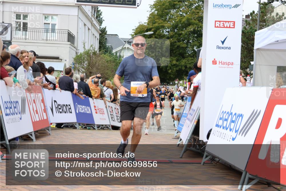 31.08.2025 - 21. Blankeneser Heldenlauf Strokosch-Dieckow http://msf.ph/oto/8699856 31.08.2025 12:41:25 Ziel 5810, 5829 meine-sportfotos.de