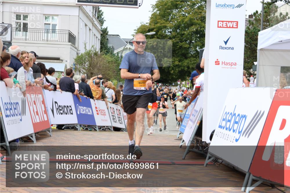 31.08.2025 - 21. Blankeneser Heldenlauf Strokosch-Dieckow http://msf.ph/oto/8699861 31.08.2025 12:41:24 Ziel 5810, 5829 meine-sportfotos.de