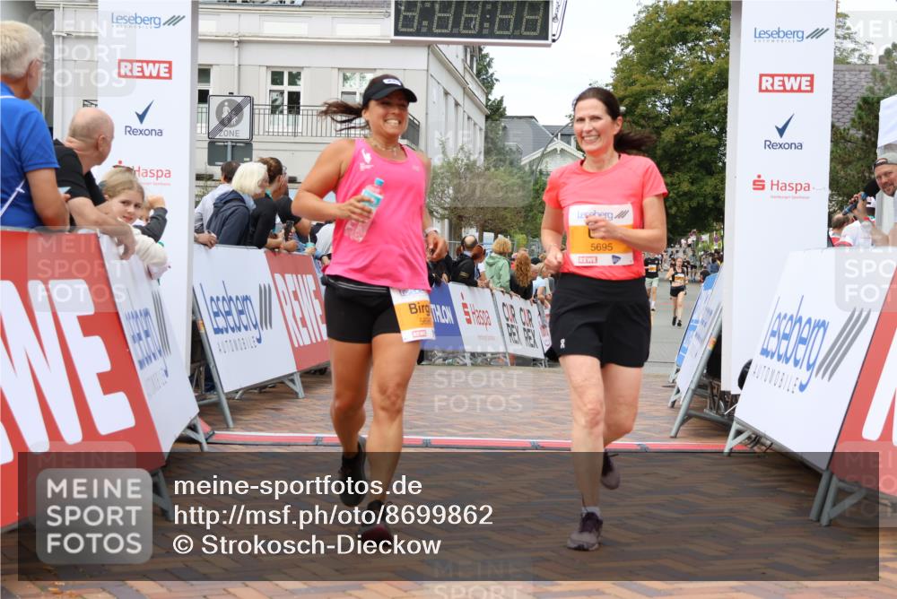 31.08.2025 - 21. Blankeneser Heldenlauf Strokosch-Dieckow http://msf.ph/oto/8699862 31.08.2025 12:54:39 Ziel 5696, 5695 meine-sportfotos.de