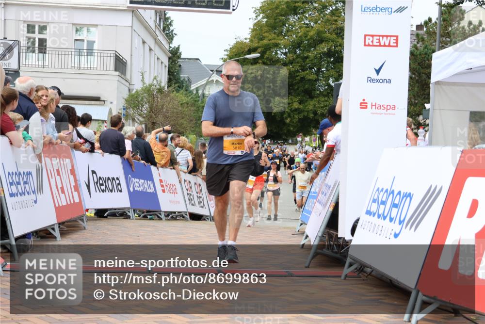 31.08.2025 - 21. Blankeneser Heldenlauf Strokosch-Dieckow http://msf.ph/oto/8699863 31.08.2025 12:41:24 Ziel 5810, 5829 meine-sportfotos.de