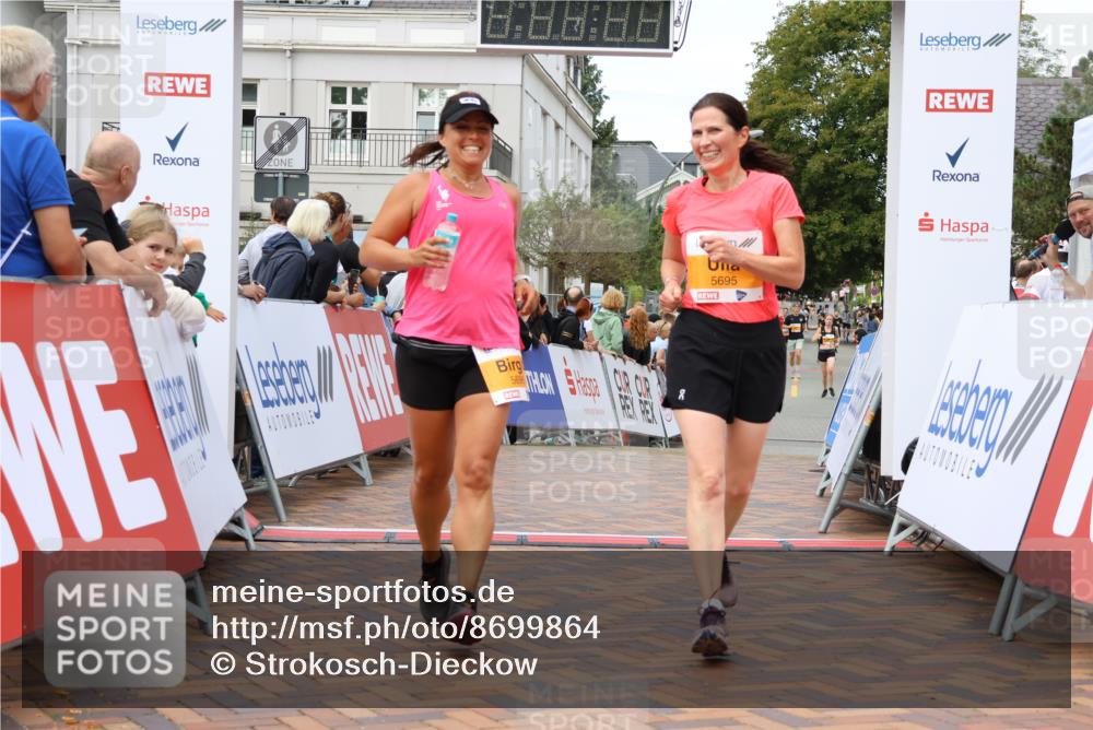 31.08.2025 - 21. Blankeneser Heldenlauf Strokosch-Dieckow http://msf.ph/oto/8699864 31.08.2025 12:54:38 Ziel 5696, 5695 meine-sportfotos.de