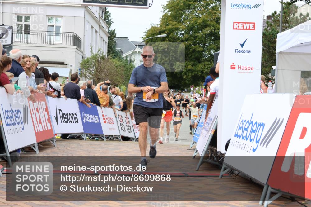 31.08.2025 - 21. Blankeneser Heldenlauf Strokosch-Dieckow http://msf.ph/oto/8699868 31.08.2025 12:41:24 Ziel 5810, 5829 meine-sportfotos.de