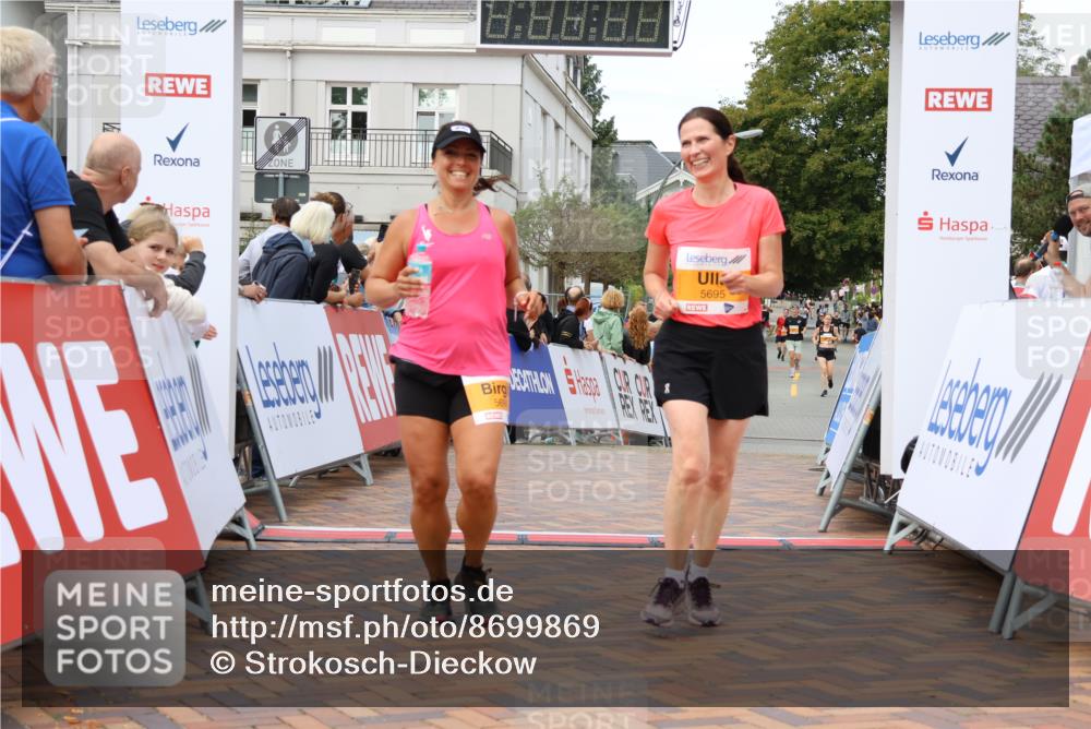31.08.2025 - 21. Blankeneser Heldenlauf Strokosch-Dieckow http://msf.ph/oto/8699869 31.08.2025 12:54:38 Ziel 5696, 5695 meine-sportfotos.de