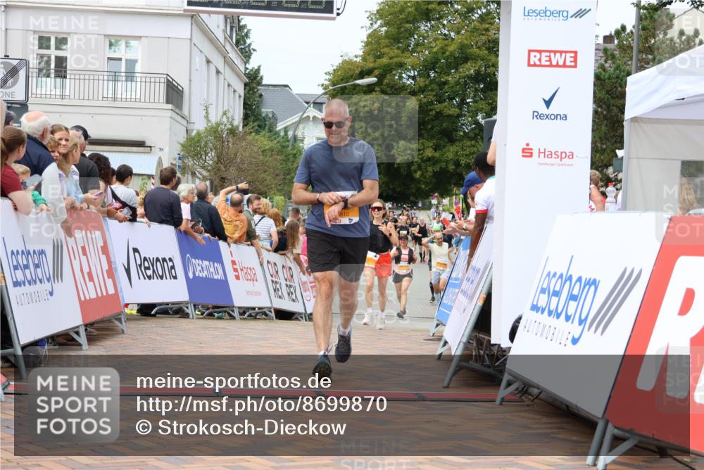 31.08.2025 - 21. Blankeneser Heldenlauf Strokosch-Dieckow http://msf.ph/oto/8699870 31.08.2025 12:41:24 Ziel 5810, 5829 meine-sportfotos.de