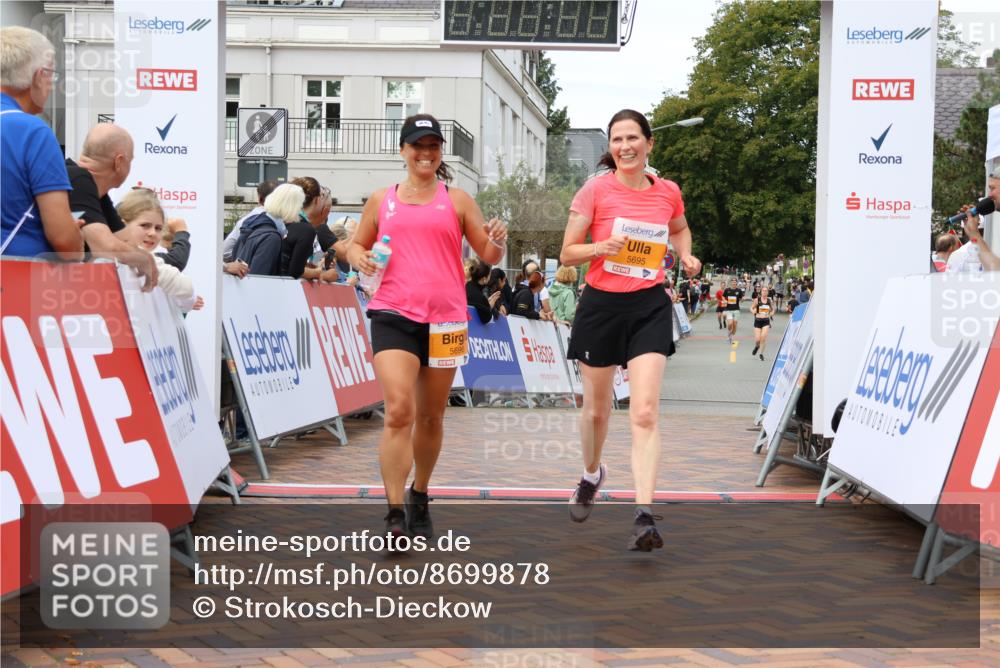 31.08.2025 - 21. Blankeneser Heldenlauf Strokosch-Dieckow http://msf.ph/oto/8699878 31.08.2025 12:54:38 Ziel 5696, 5695 meine-sportfotos.de