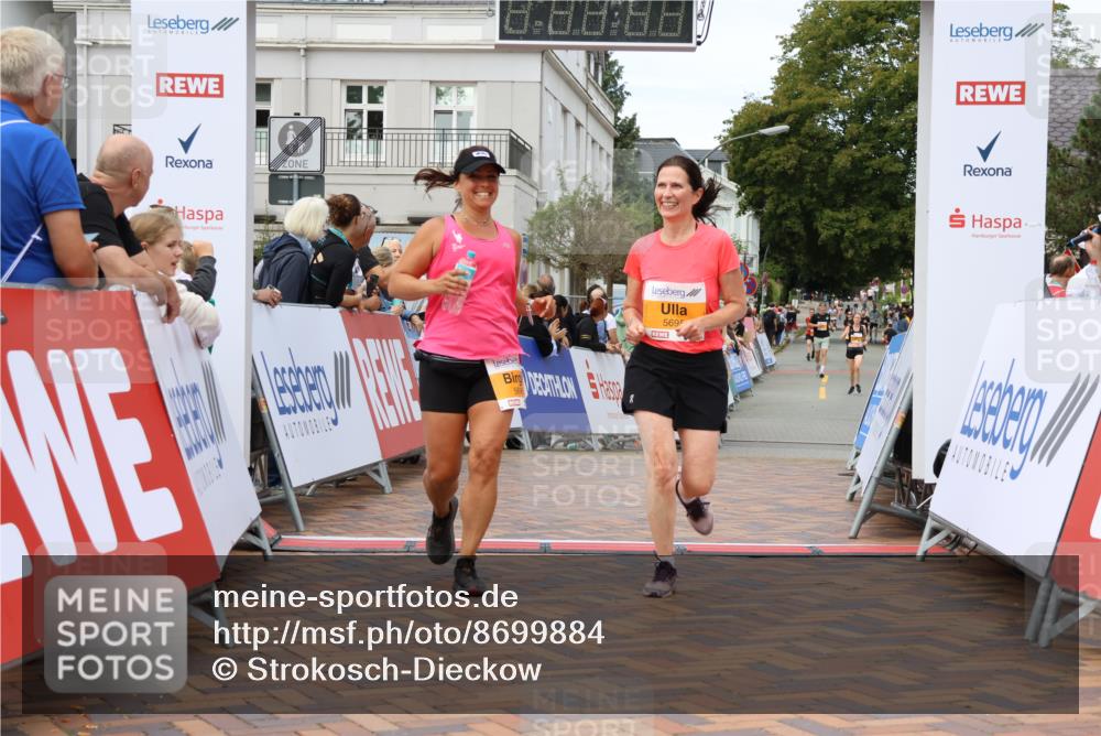 31.08.2025 - 21. Blankeneser Heldenlauf Strokosch-Dieckow http://msf.ph/oto/8699884 31.08.2025 12:54:38 Ziel 5696, 5695 meine-sportfotos.de