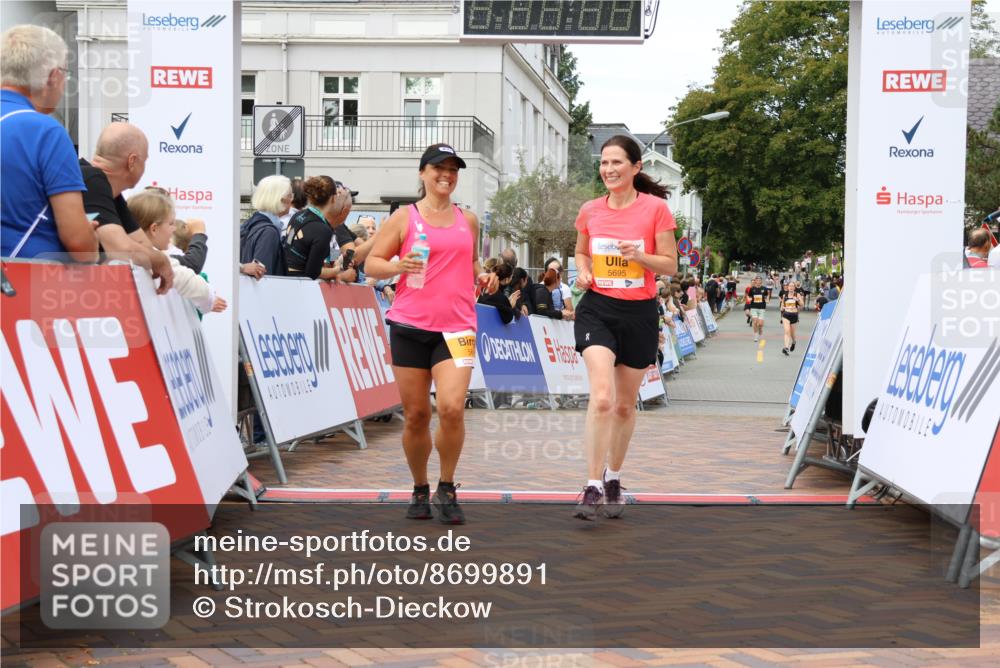 31.08.2025 - 21. Blankeneser Heldenlauf Strokosch-Dieckow http://msf.ph/oto/8699891 31.08.2025 12:54:38 Ziel 5696, 5695 meine-sportfotos.de