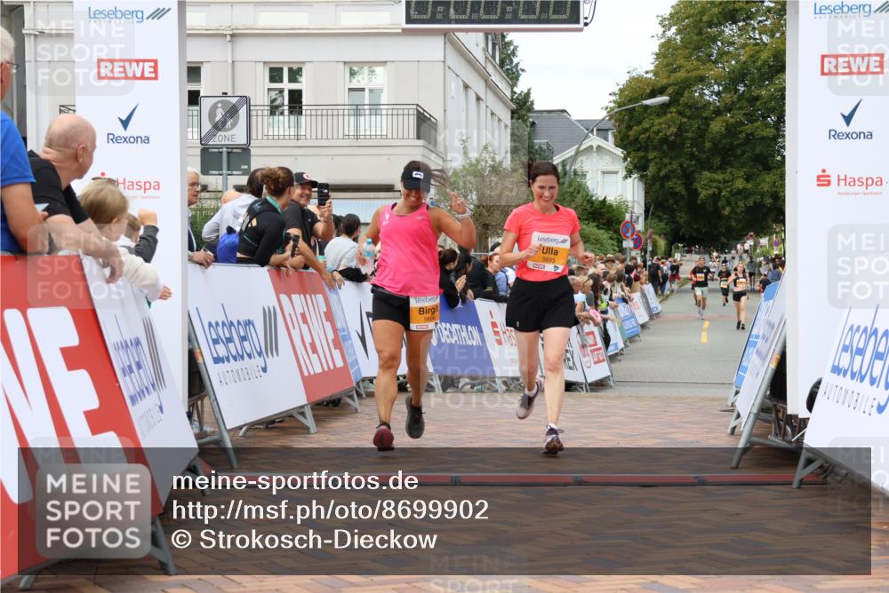 31.08.2025 - 21. Blankeneser Heldenlauf Strokosch-Dieckow http://msf.ph/oto/8699902 31.08.2025 12:54:37 Ziel 5696, 5695 meine-sportfotos.de