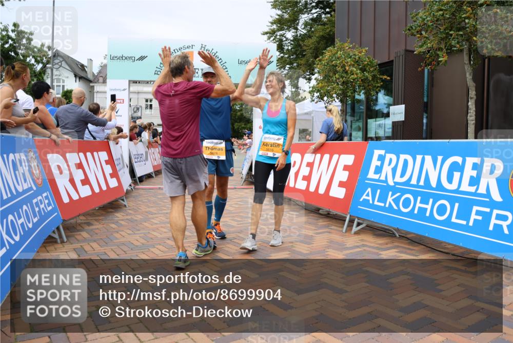 31.08.2025 - 21. Blankeneser Heldenlauf Strokosch-Dieckow http://msf.ph/oto/8699904 31.08.2025 12:41:06 Ziel 5616, 5677, 5678, 5626, 5625, 4028 meine-sportfotos.de