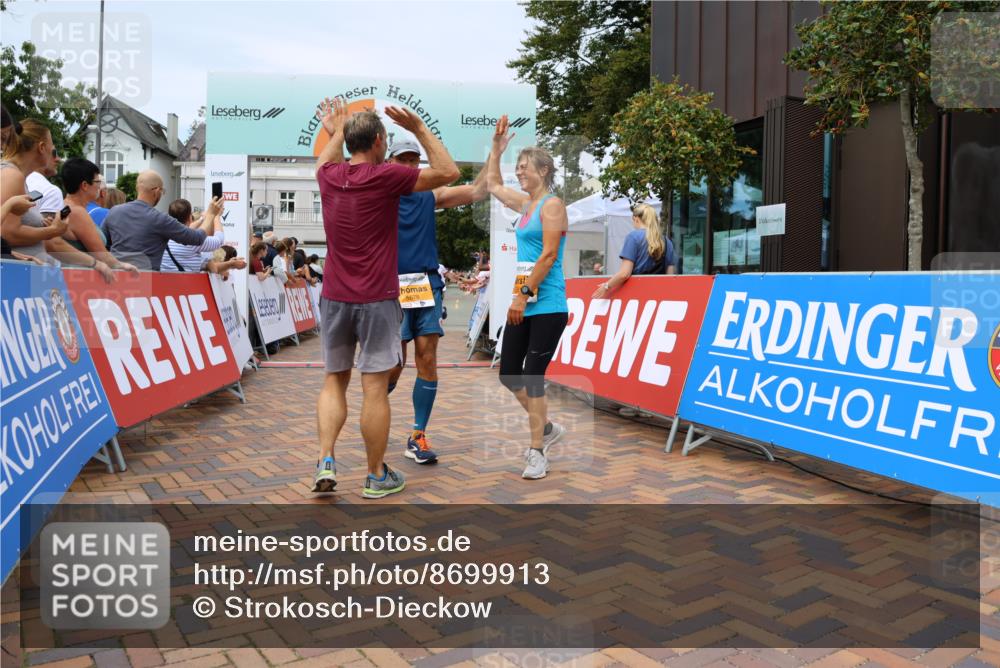 31.08.2025 - 21. Blankeneser Heldenlauf Strokosch-Dieckow http://msf.ph/oto/8699913 31.08.2025 12:41:06 Ziel 5616, 5677, 5678, 5626, 5625, 4028 meine-sportfotos.de