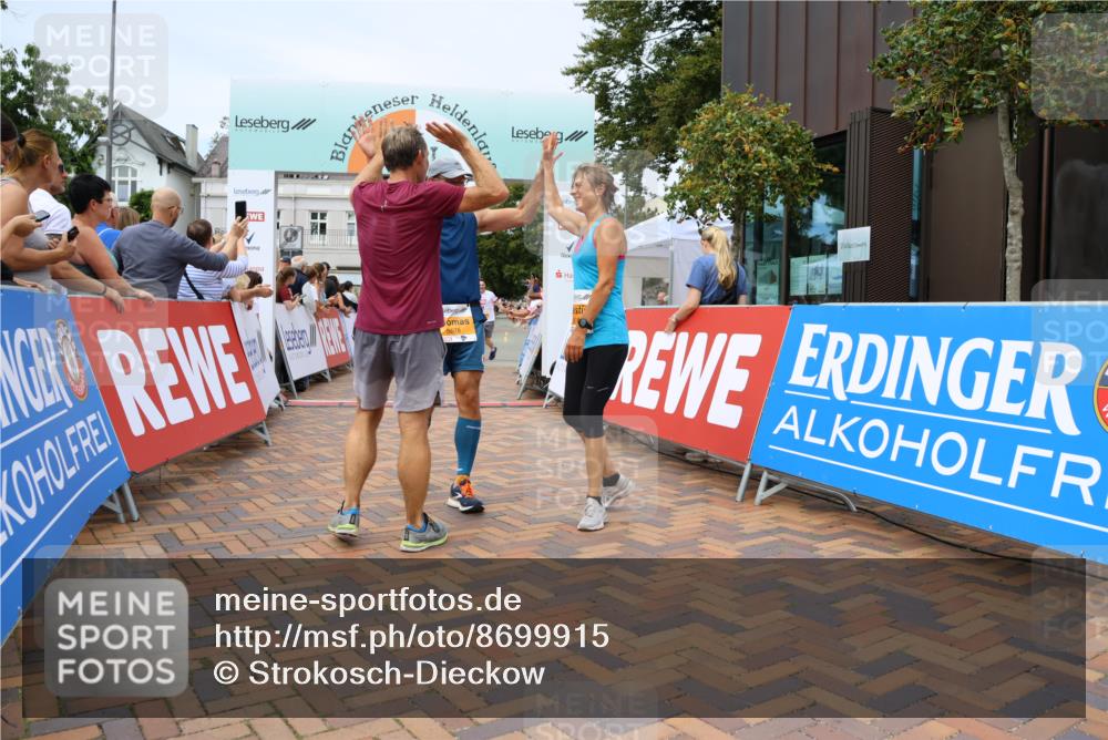 31.08.2025 - 21. Blankeneser Heldenlauf Strokosch-Dieckow http://msf.ph/oto/8699915 31.08.2025 12:41:06 Ziel 5616, 5677, 5678, 5626, 5625, 4028 meine-sportfotos.de