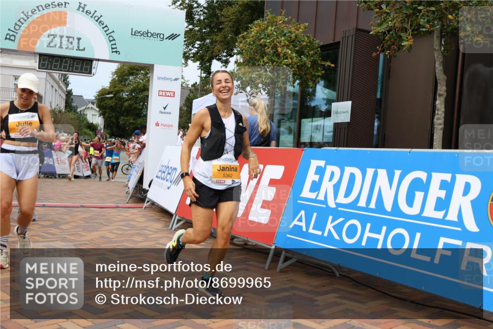 31.08.2025 - 21. Blankeneser Heldenlauf Strokosch-Dieckow http://msf.ph/oto/8699965 31.08.2025 12:40:57 Ziel 5362, 5360, 5408, 5752, 5616, 4011, 4028 meine-sportfotos.de