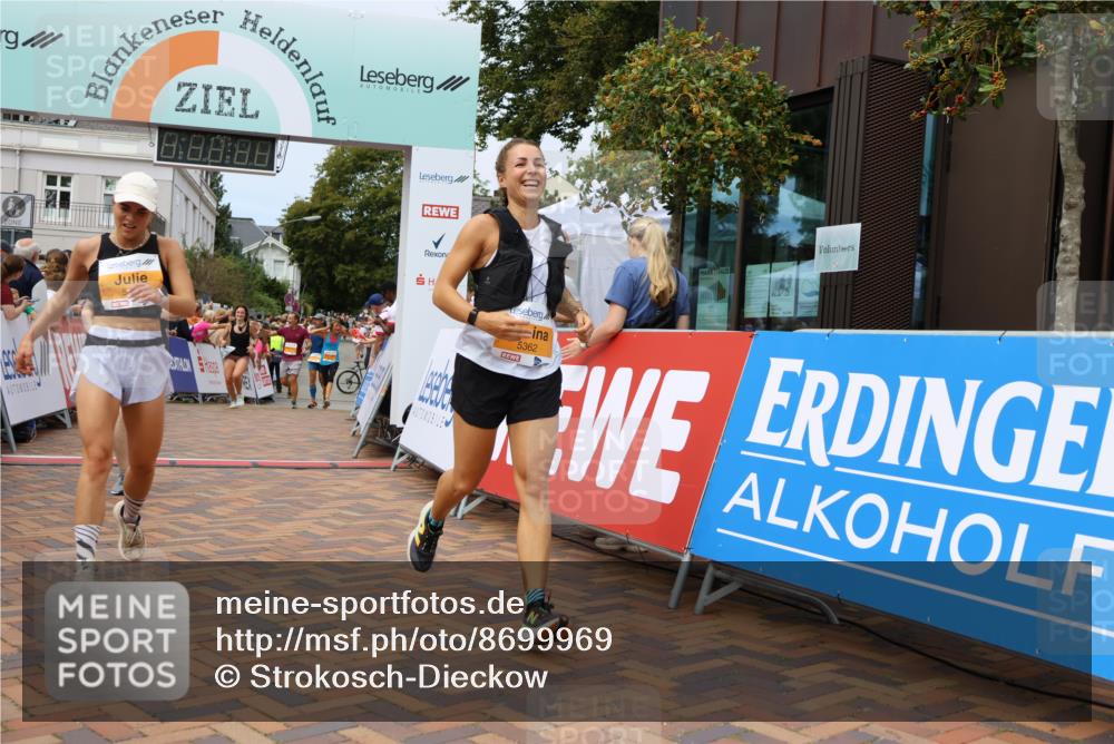 31.08.2025 - 21. Blankeneser Heldenlauf Strokosch-Dieckow http://msf.ph/oto/8699969 31.08.2025 12:40:57 Ziel 5362, 5360, 5408, 5752, 5616, 4011, 4028 meine-sportfotos.de