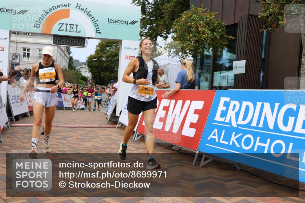 31.08.2025 - 21. Blankeneser Heldenlauf Strokosch-Dieckow http://msf.ph/oto/8699971 31.08.2025 12:40:57 Ziel 5362, 5360, 5408, 5752, 5616, 4011, 4028 meine-sportfotos.de
