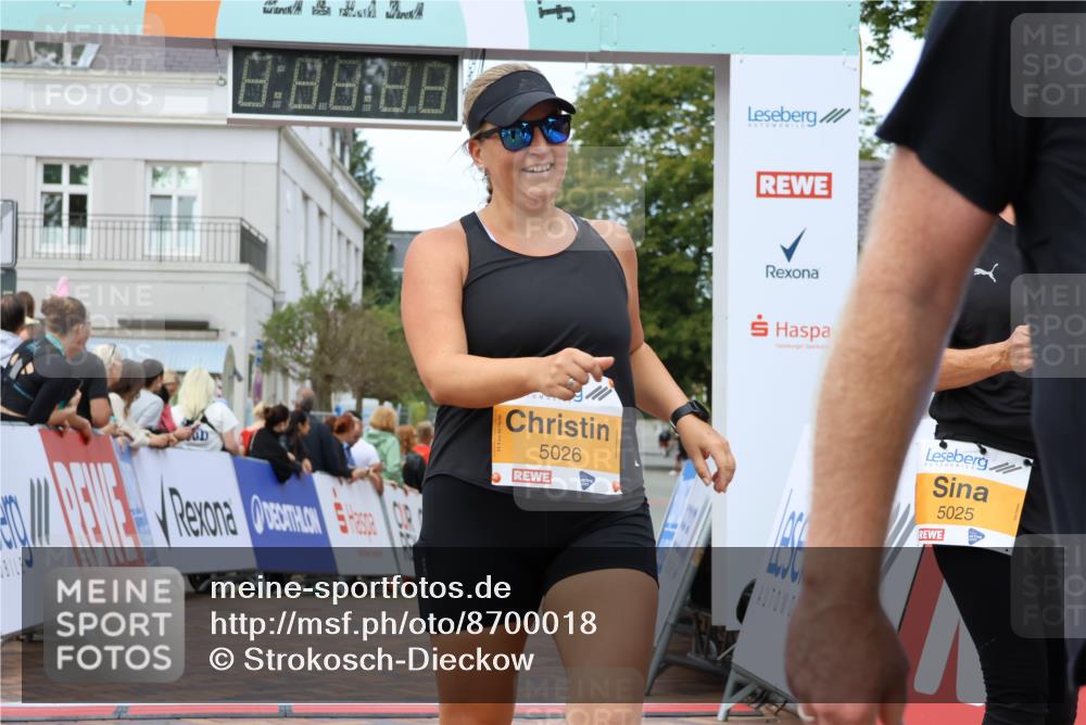 31.08.2025 - 21. Blankeneser Heldenlauf Strokosch-Dieckow http://msf.ph/oto/8700018 31.08.2025 12:53:33 Ziel 5025, 5026, 4014 meine-sportfotos.de