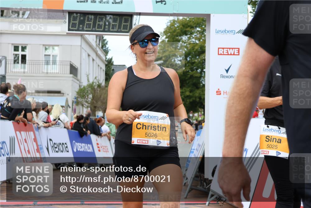 31.08.2025 - 21. Blankeneser Heldenlauf Strokosch-Dieckow http://msf.ph/oto/8700021 31.08.2025 12:53:33 Ziel 5025, 5026, 4014 meine-sportfotos.de