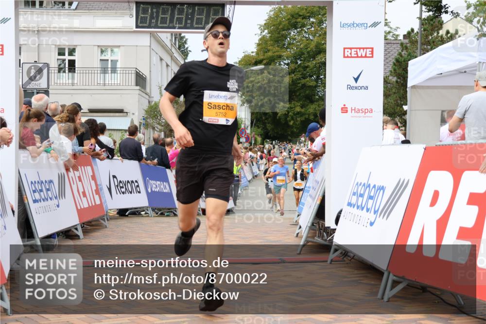 31.08.2025 - 21. Blankeneser Heldenlauf Strokosch-Dieckow http://msf.ph/oto/8700022 31.08.2025 12:40:49 Ziel 5636, 5289, 5752 meine-sportfotos.de