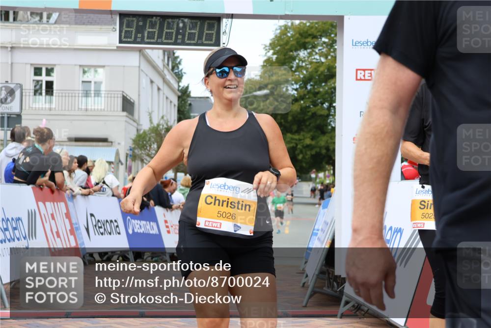 31.08.2025 - 21. Blankeneser Heldenlauf Strokosch-Dieckow http://msf.ph/oto/8700024 31.08.2025 12:53:33 Ziel 5025, 5026, 4014 meine-sportfotos.de