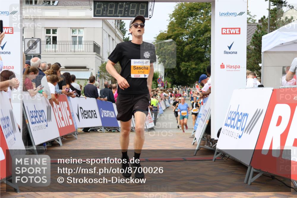 31.08.2025 - 21. Blankeneser Heldenlauf Strokosch-Dieckow http://msf.ph/oto/8700026 31.08.2025 12:40:49 Ziel 5636, 5289, 5752 meine-sportfotos.de