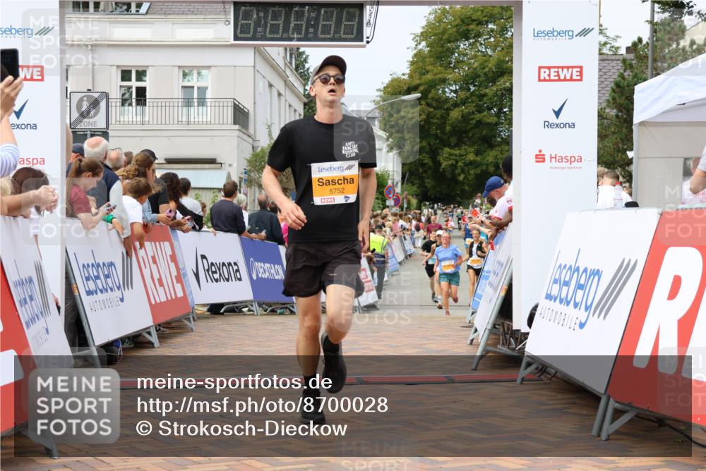 31.08.2025 - 21. Blankeneser Heldenlauf Strokosch-Dieckow http://msf.ph/oto/8700028 31.08.2025 12:40:49 Ziel 5636, 5289, 5752 meine-sportfotos.de