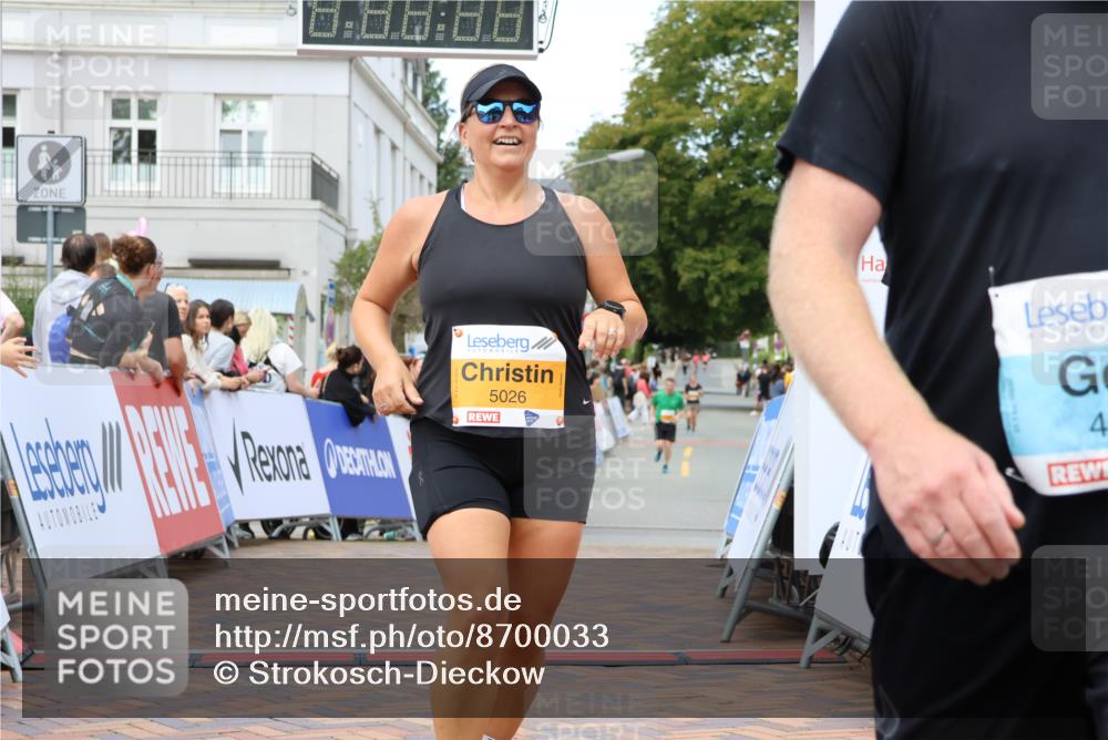 31.08.2025 - 21. Blankeneser Heldenlauf Strokosch-Dieckow http://msf.ph/oto/8700033 31.08.2025 12:53:33 Ziel 5025, 5026, 4014 meine-sportfotos.de