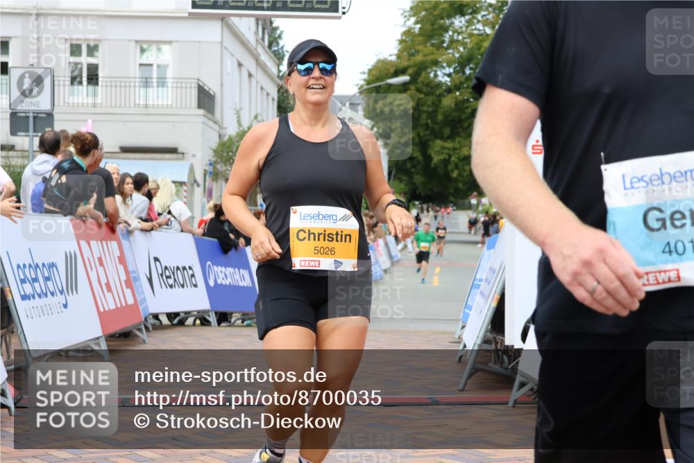 31.08.2025 - 21. Blankeneser Heldenlauf Strokosch-Dieckow http://msf.ph/oto/8700035 31.08.2025 12:53:33 Ziel 5025, 5026, 4014 meine-sportfotos.de
