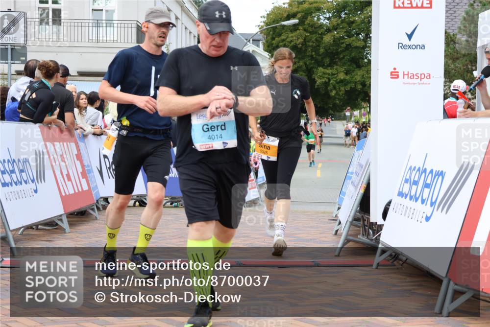 31.08.2025 - 21. Blankeneser Heldenlauf Strokosch-Dieckow http://msf.ph/oto/8700037 31.08.2025 12:53:30 Ziel 5025, 5026, 5557, 4014 meine-sportfotos.de
