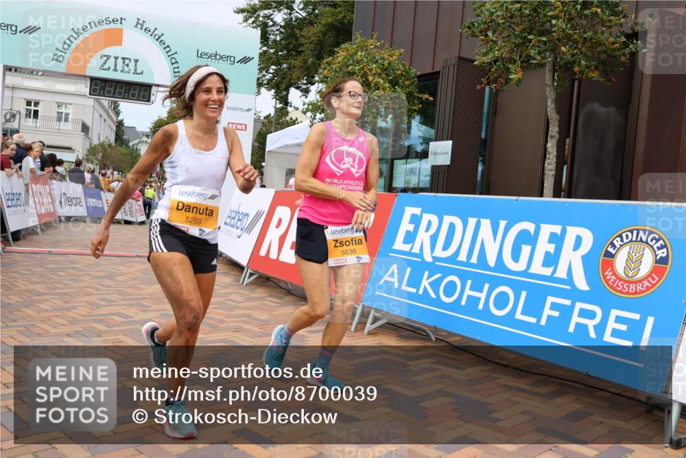 31.08.2025 - 21. Blankeneser Heldenlauf Strokosch-Dieckow http://msf.ph/oto/8700039 31.08.2025 12:40:43 Ziel 5435, 5636, 5289, 4152 meine-sportfotos.de
