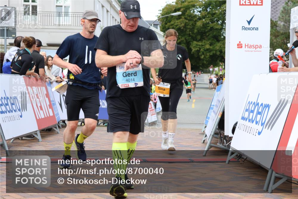 31.08.2025 - 21. Blankeneser Heldenlauf Strokosch-Dieckow http://msf.ph/oto/8700040 31.08.2025 12:53:30 Ziel 5025, 5026, 5557, 4014 meine-sportfotos.de