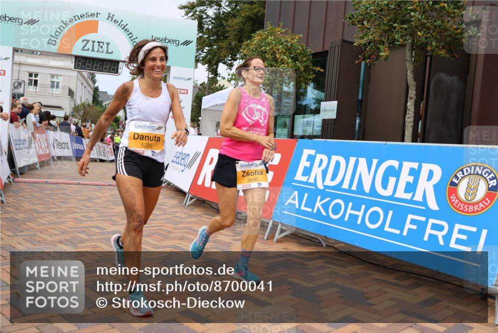 31.08.2025 - 21. Blankeneser Heldenlauf Strokosch-Dieckow http://msf.ph/oto/8700041 31.08.2025 12:40:43 Ziel 5435, 5636, 5289, 4152 meine-sportfotos.de