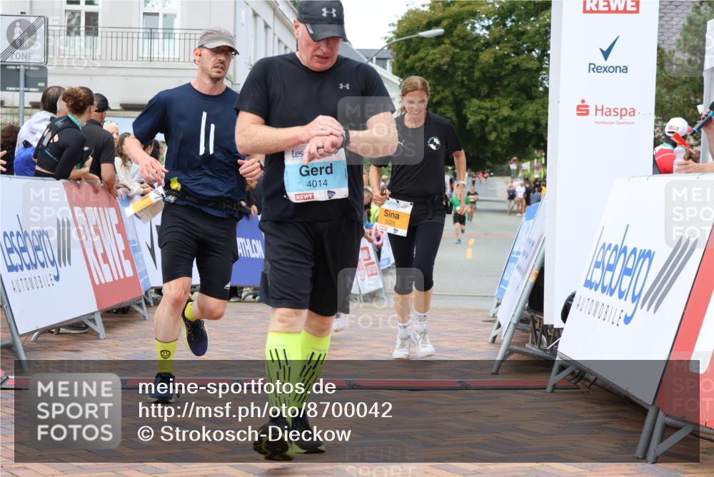 31.08.2025 - 21. Blankeneser Heldenlauf Strokosch-Dieckow http://msf.ph/oto/8700042 31.08.2025 12:53:30 Ziel 5025, 5026, 5557, 4014 meine-sportfotos.de